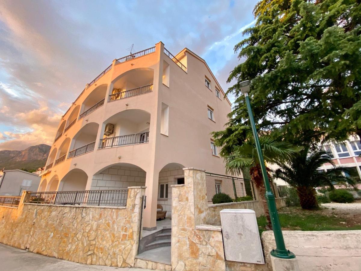 Apartments Grozdana Gradac  Exteriör bild