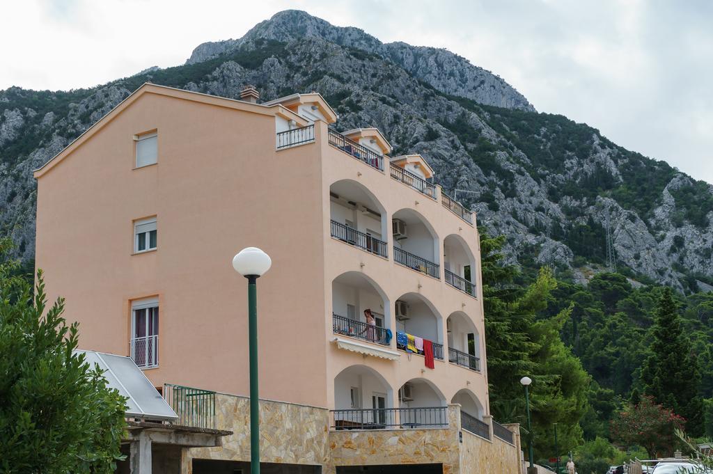 Apartments Grozdana Gradac  Exteriör bild